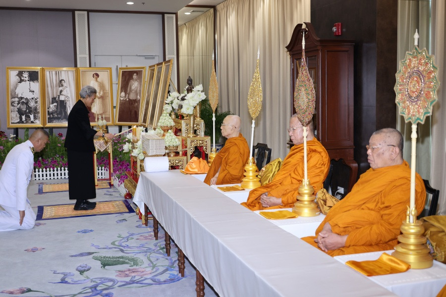 กรมสมเด็จพระเทพรัตนราชสุดาฯ ทรงบำเพ็ญพระราชกุศลถวายสังฆทาน พระราชอุทิศถวายแด่ พระพันวัสสาอัยยิกาเจ้า เนื่องในวันคล้ายวันสวรรคต