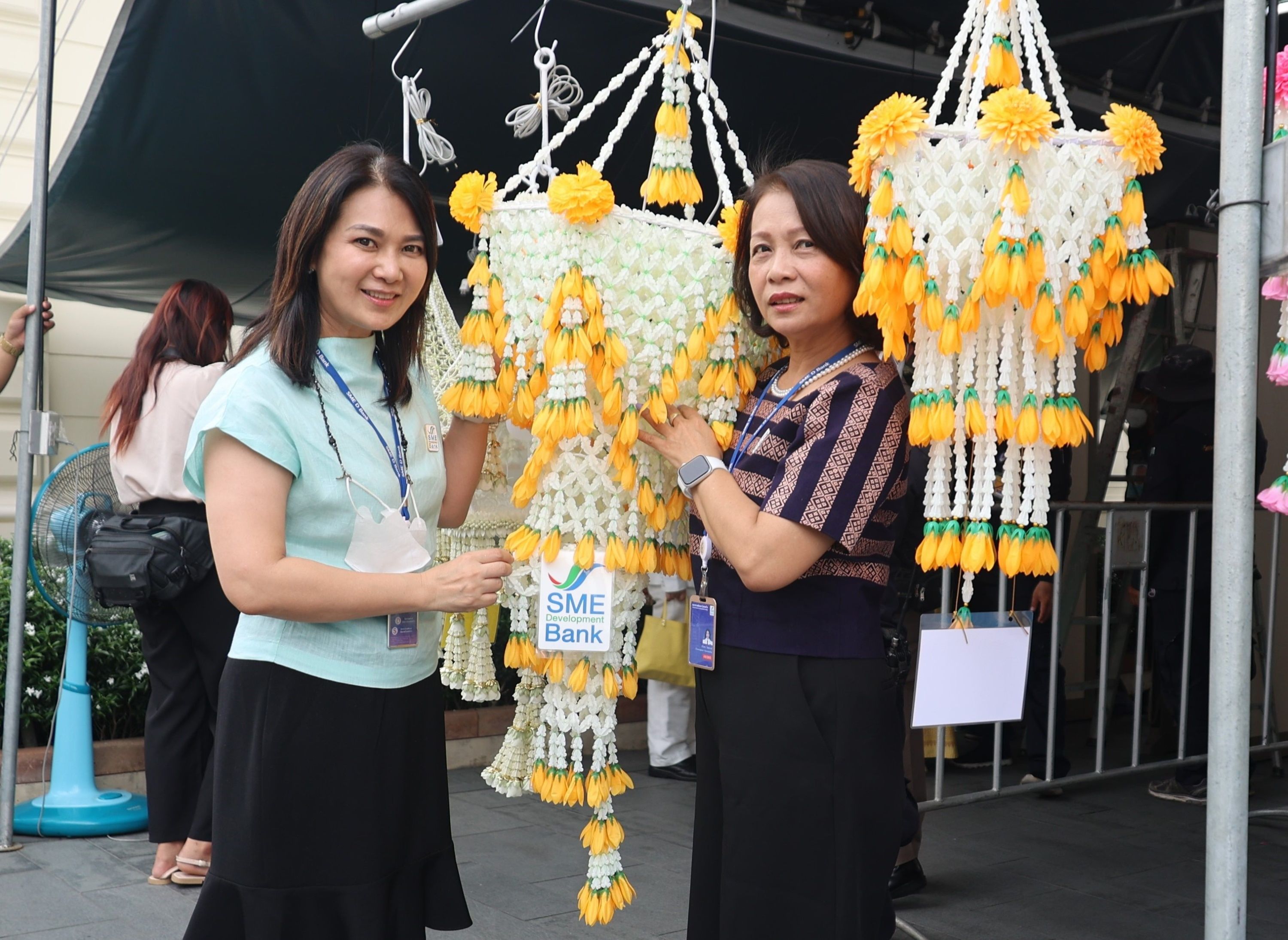 ธพว.สืบสานประเพณีทางพระพุทธศาสนา จัดโคมตราเป็นพุทธบูชา เนื่องในพระราชพิธีทรงบำเพ็ญพระราชกุศลวิสาขบูชา