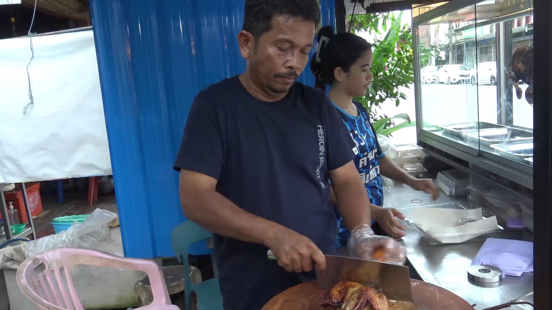 ไก่อบโอ่งสูตรสมุนไพรเจ้าแรกเจ้าเดียวในเมืองสงขลาลูกค้าเพียบ