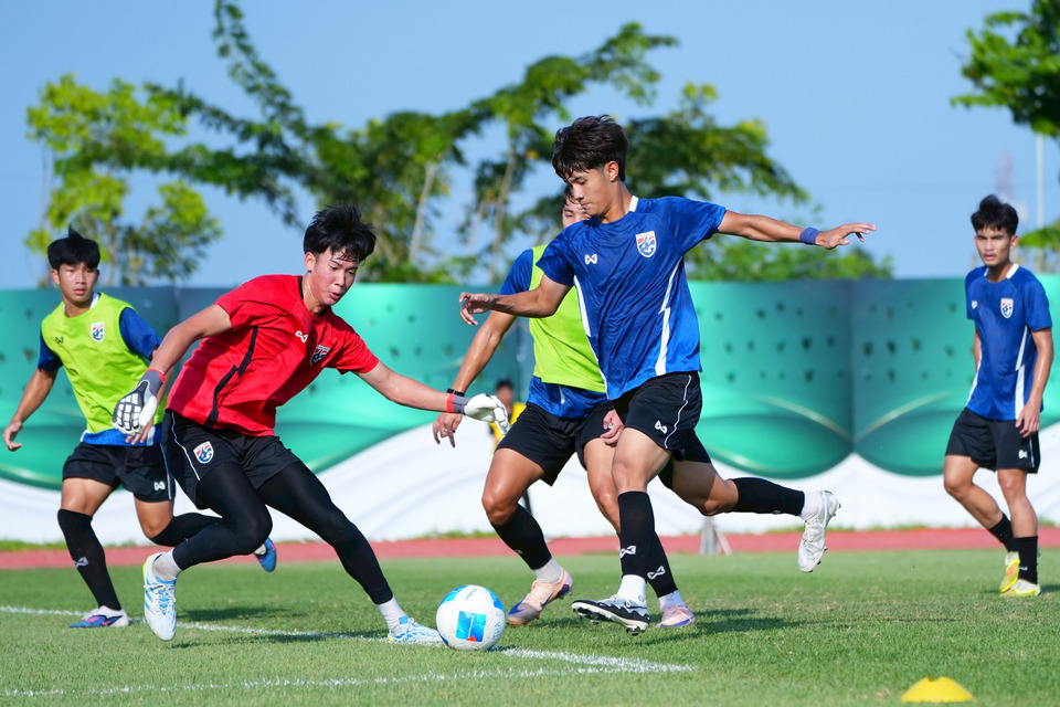 ช้างศึก U19 ฟื้นฟูร่างกาย เตรียมดวลสิงคโปร์ ศึกชิงแชมป์อาเซียน 2026 “ดาวิด” ภูมิใจประเดิมเกมแรกในชีวิตกับทีมชาติไทย