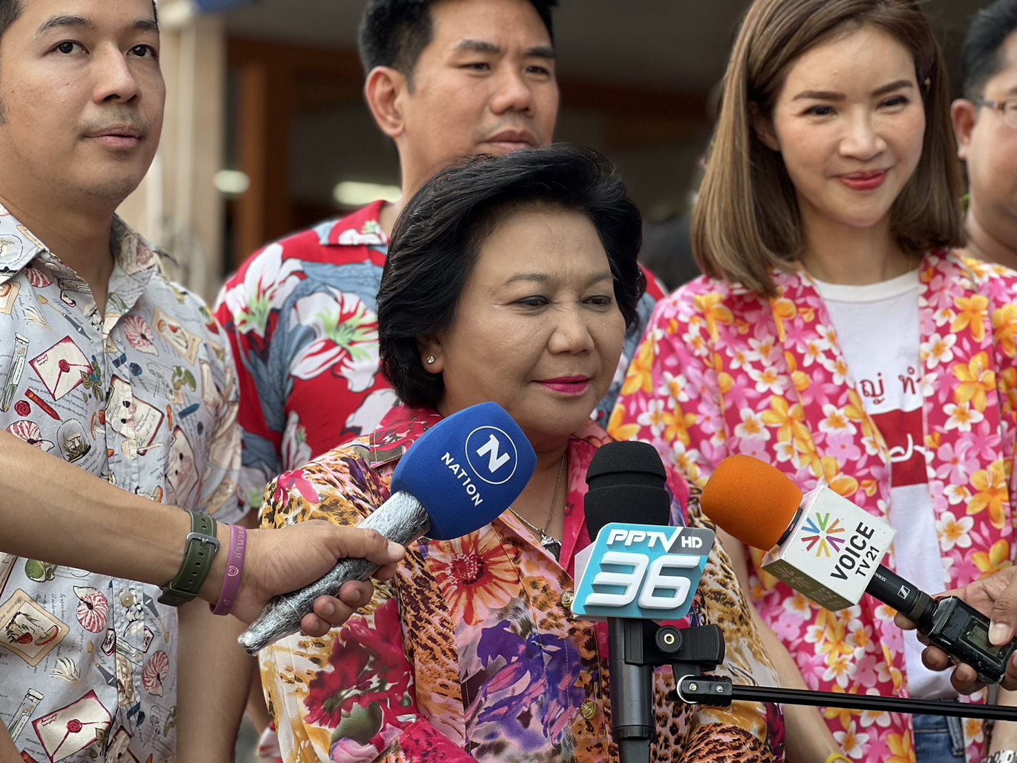 "พวงเพ็ชร" ติง กกต. ยกคณะบินดูงานต่างประเทศช่วงเลือกตั้งไม่สมควร เหตุพรรคการเมืองมีเรื่องปรึกษา แต่ถามใครไม่ได้