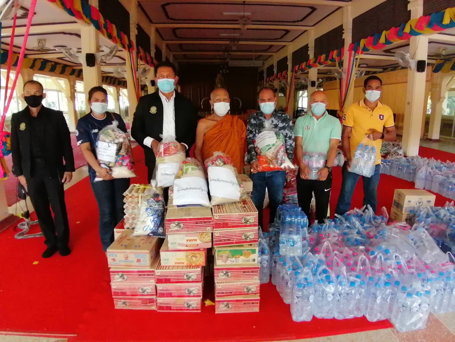 ผู้แทนพิเศษของรัฐบาล ส่งมอบเครื่องบริโภคปั่นสุขให้ชาวตำบลเกาะสะท้อน นราธิวาส ทีได้รับผลกระทบจากโควิค 