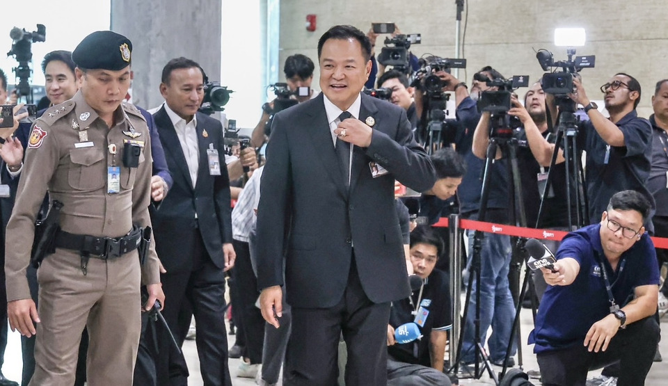 “นายกฯ” ไหว้ศาลหลักเมือง เอาฤกษ์เอาชัย ก่อนเข้าสภาแถลงนโยบายรัฐบาล ยิ้มให้สื่อไม่ตอบเรื่องน้ำมัน