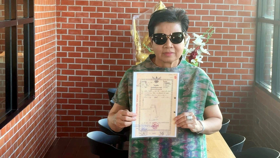เปิดประวัติ “ป้าดา” ชมมณี น้อยจันทร์ คือใคร? จากความสัมพันธ์ครอบครัว "นายเฮียง" สู่ตัวละครสำคัญศึกพิพาทที่ดินวัดป่าอดุลยาราม