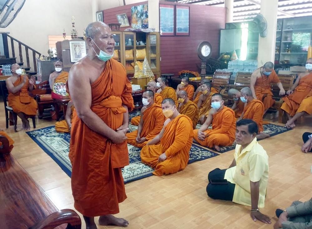ชาวบ้านระยองแห่ต้อนรับ "พระมหาจักรกฤษ" เข้ารักษาการเจ้าอาวาสวัดเนินสุข