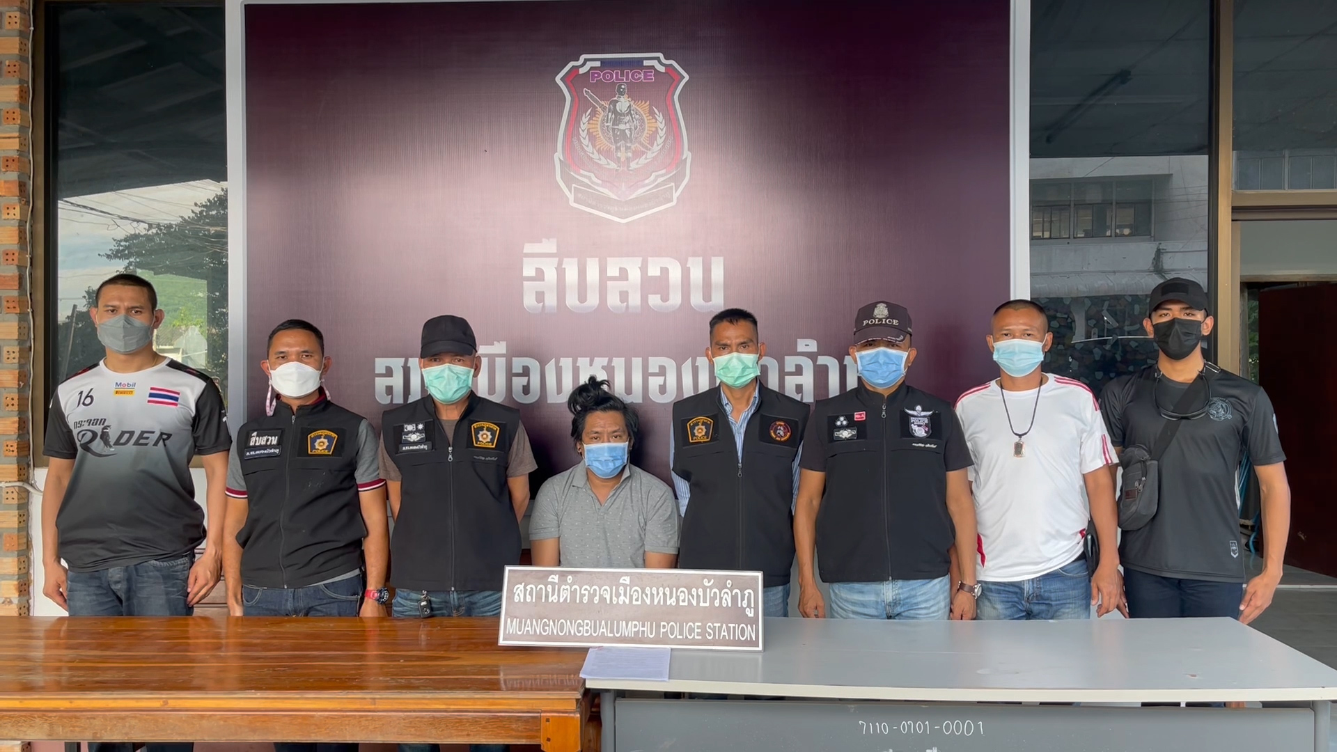 รวบผู้ต้องหาตามหมายจับศาลก่อนหน้าจับกุมเพื่อนร่วมแก๊งค์พร้อมยาบ้า 2 ล้าน 8 แสนเม็ดมูลค่ากว่า 300 ล้านบาท