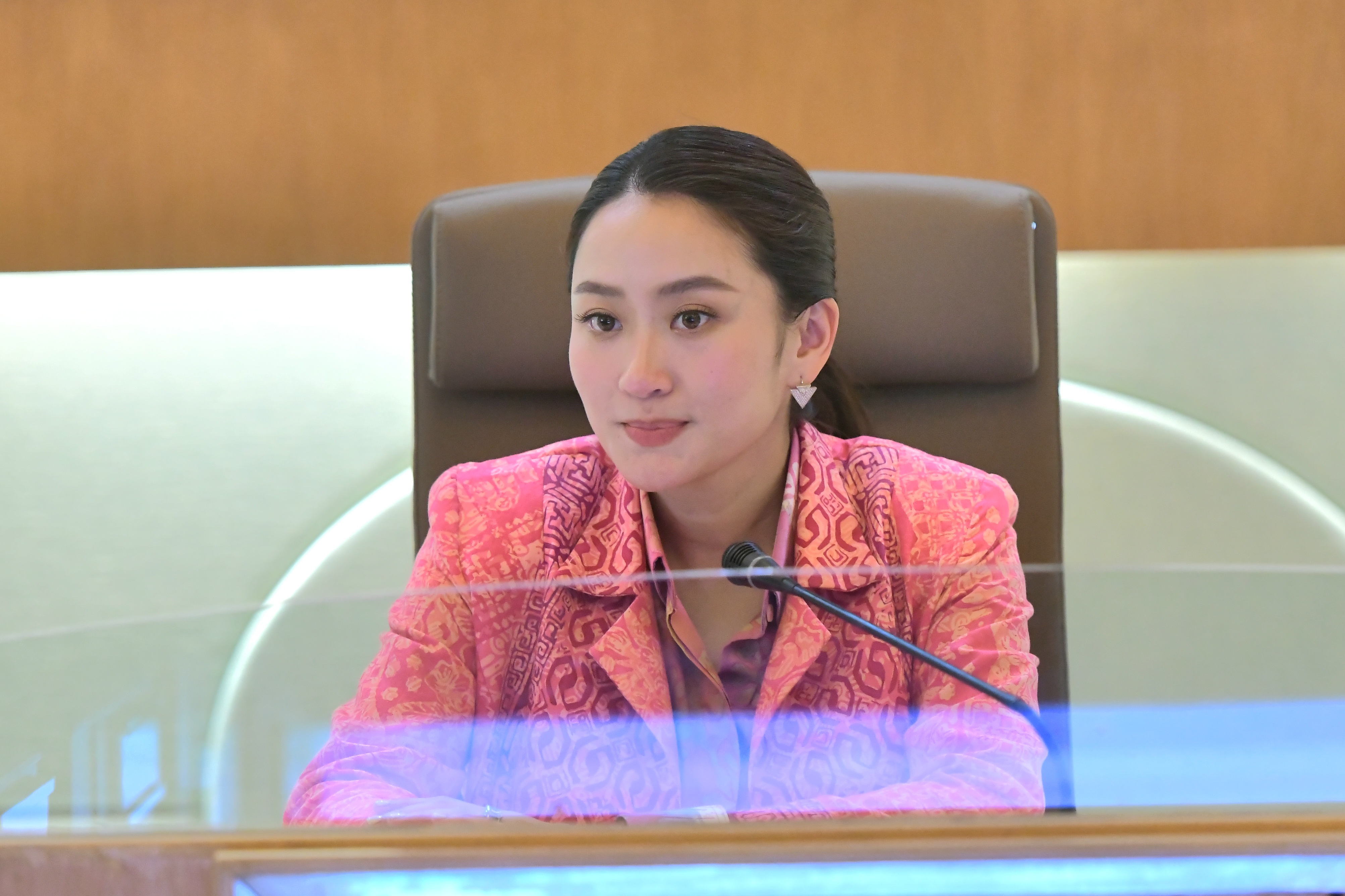 นายกฯ ประชุม ติดตามการพัฒนาจังหวัดชายแดนภาคใต้ เผยสะพานคู่ขนานข้ามแม่น้ำโก-ลก คาดเริ่มสร้างมี.ค. ย้ำ ขรก. อย่าห่างเหิน ปชช. 