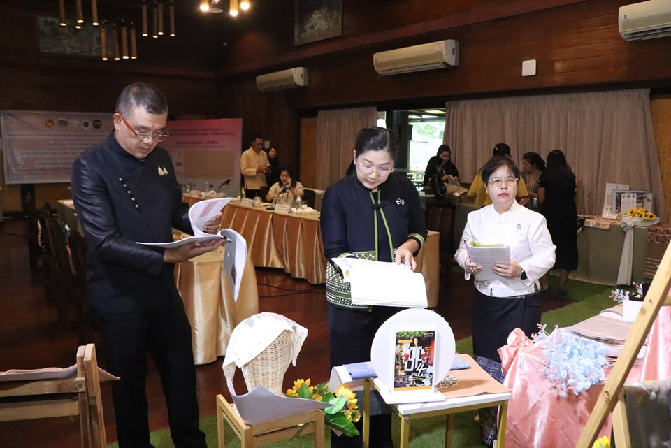 ชูอัตลักษณ์เมืองสามหมอก! แม่ฮ่องสอน เฟ้นหาที่สุดแห่งผ้าไทย คัดย่อย 71 ผืน ลุยประกวด “ผ้าลายพระราชทาน” ดันภูมิปัญญาสู่ระดับประเทศ