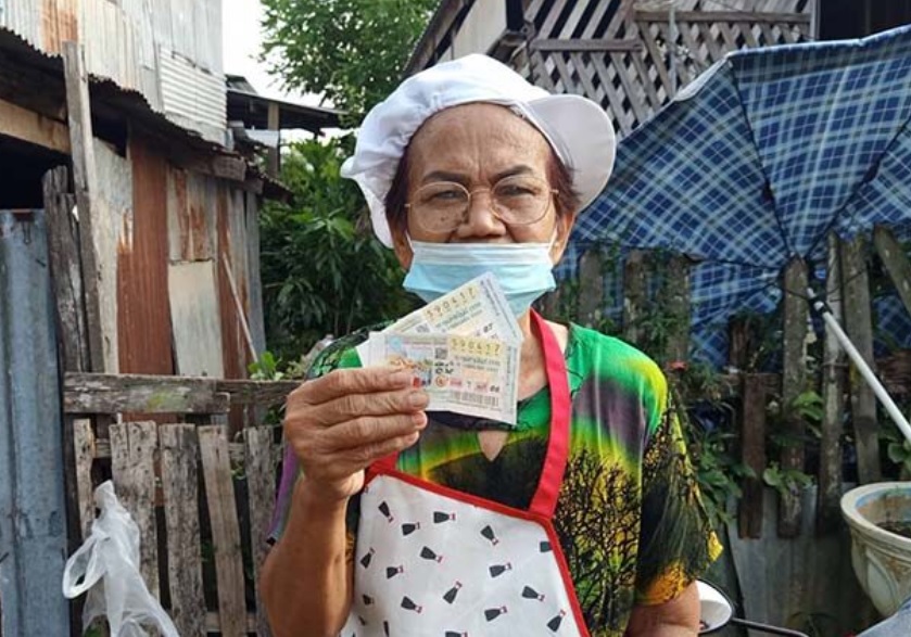 สุดปัง!!แม่ค้ากุยช่ายดวงดีซื้อเลข 17 วันเกิดหลานชายทุกงวดถูกรางวัลที่ 1 จำนวน 2 ใบรับ12 ล้าน