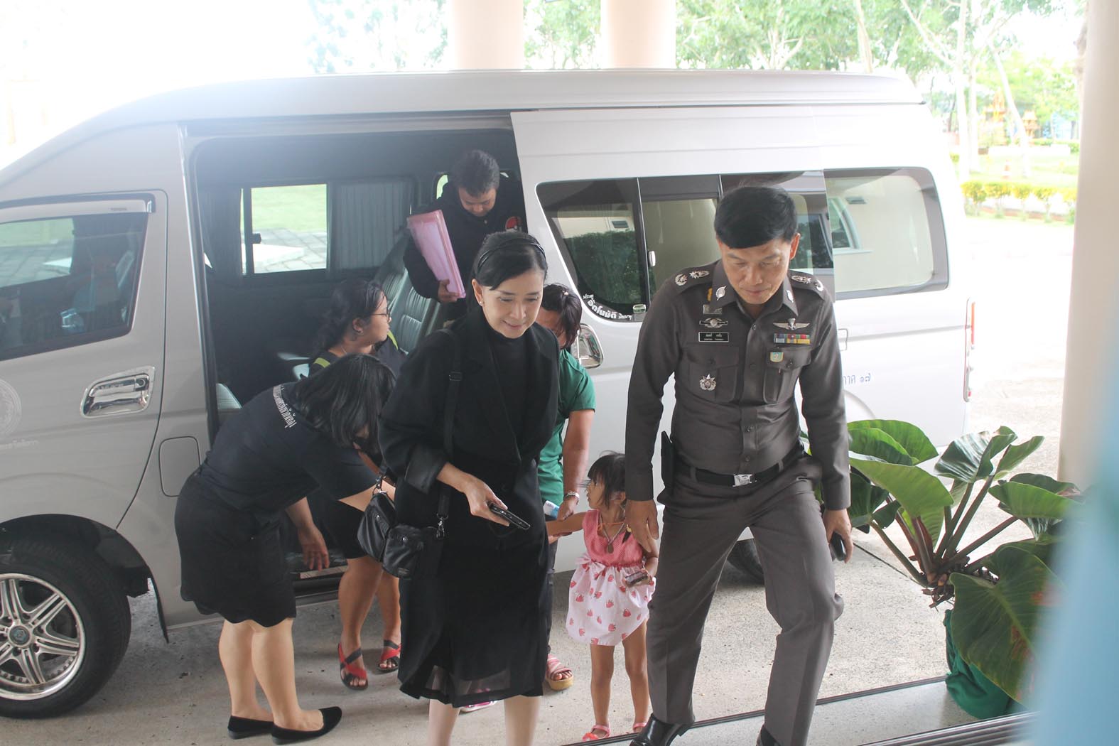 “ปวีณา”ลงตรัง ช่วยเหลือครอบครัวเหยื่อคดีฆาตกรรมสาวสวนยาง