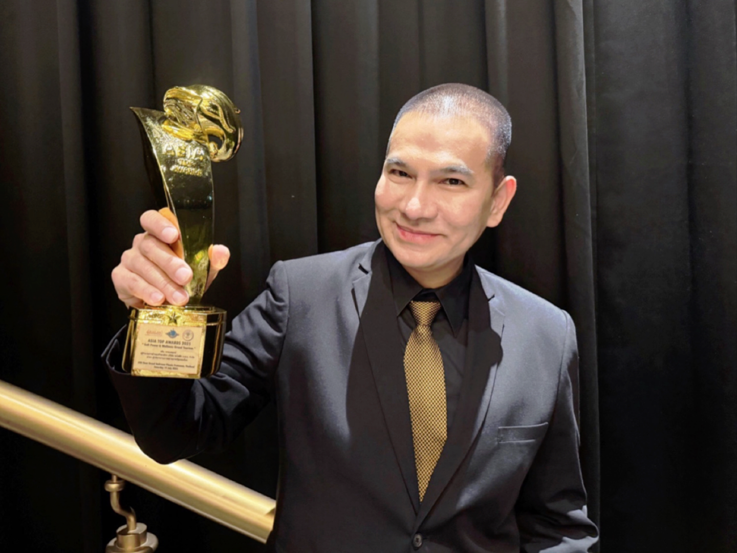 'วศิน วรรณพฤกษ์' คว้ารางวัลผู้บริหารงานการตลาดภาครัฐยอดเยี่ยม จากเวที  ASIA TOP AWARDS 2025