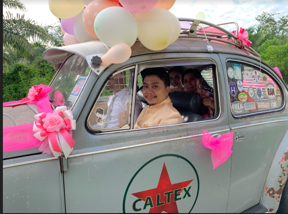 เจ้าบ่าวขับโฟคเต่าสุดคลาสสิคแต่งสาวสทิงพระท่ามกลางบรรยากาศสุดชื่นมื่น