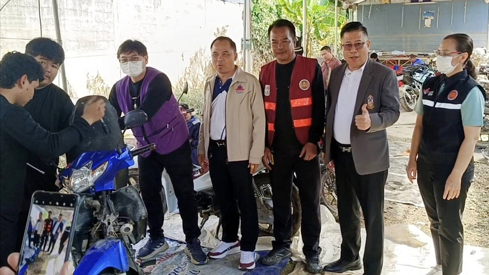 ผอ.สอจ.ระยองลงพื้นที่ให้กำลังใจทีม Fix-it Center จิตอาสา ช่วยซ่อมอุปกรณ์ผู้ประสบอุทกภัยหาดใหญ่