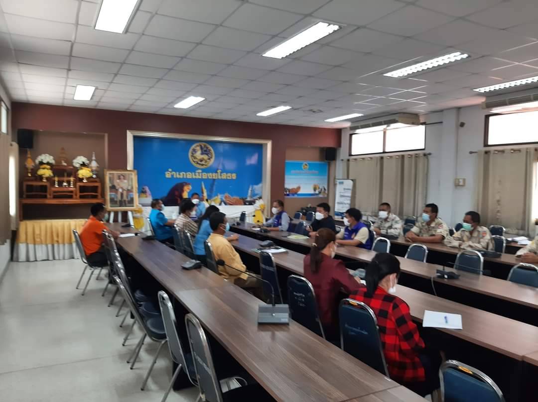 นอภ.เมืองยโสธรปิดห้องประชุมตรวจปัสสาวะเจ้าหน้าที่ทุกตำแหน่งหาสารเสพติด 