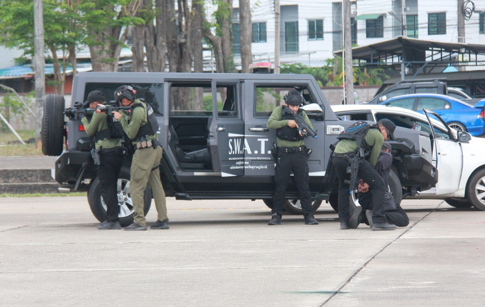ตร.ภูธรสุราษฎร์ฯ ฝึกทบทวนใช้อาวุธปืนและยุทธวิธี พร้อมรับมืออาชญากรรมทุกรูปแบบ