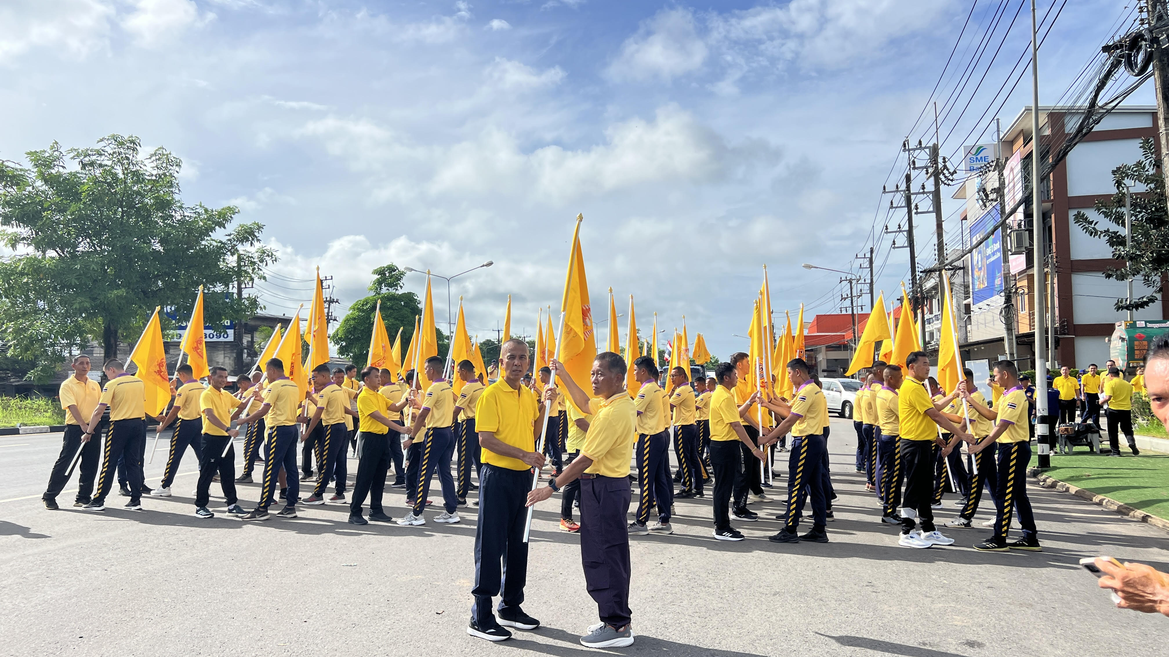 ตราด จัดกิจกรรมเดิน วิ่ง ปั่น ธงตราสัญลักษณ์งานเฉลิมพระเกียรติพระบาทสมเด็จพระเจ้าอยู่หัว