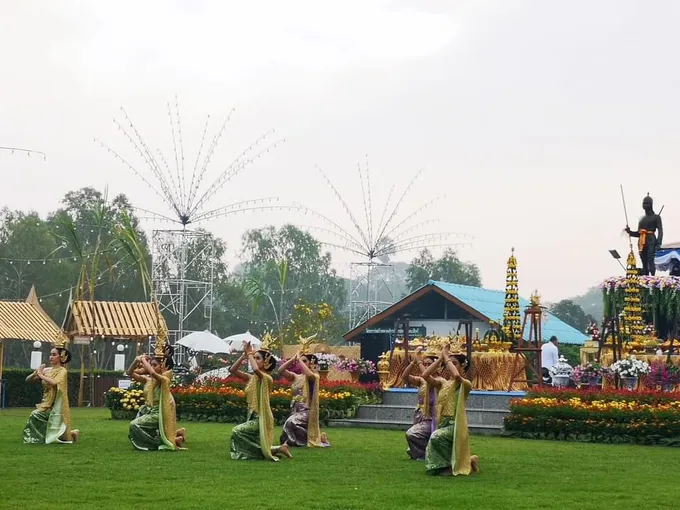 อ่างทอง ทำพิธีบวงสรวง วางพวงมาลาลานสดุดีคนดีศรีแผ่นดิน ถิ่นนรสิงห์ "พันท้ายนรสิงห์"