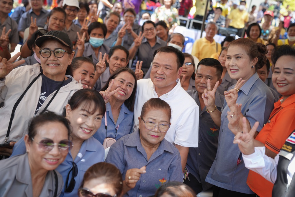 ‘อนุทิน’ลุยโคราชตรวจโครงการแก้ปัญหาน้ำประปา ยินดี ‘อสม.’ ได้เงินเพิ่ม 2,000 บาท