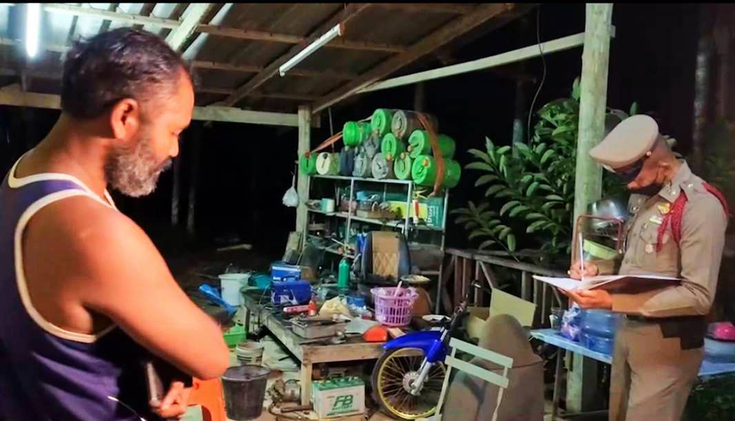สุดโหด! แค่ขับรถเฉี่ยว-ตกลงไม่ได้คว้าเอ็ม 16 ยิงถล่มบ้าน-รถ​ โชคดีไร้เจ็บ-ตาย