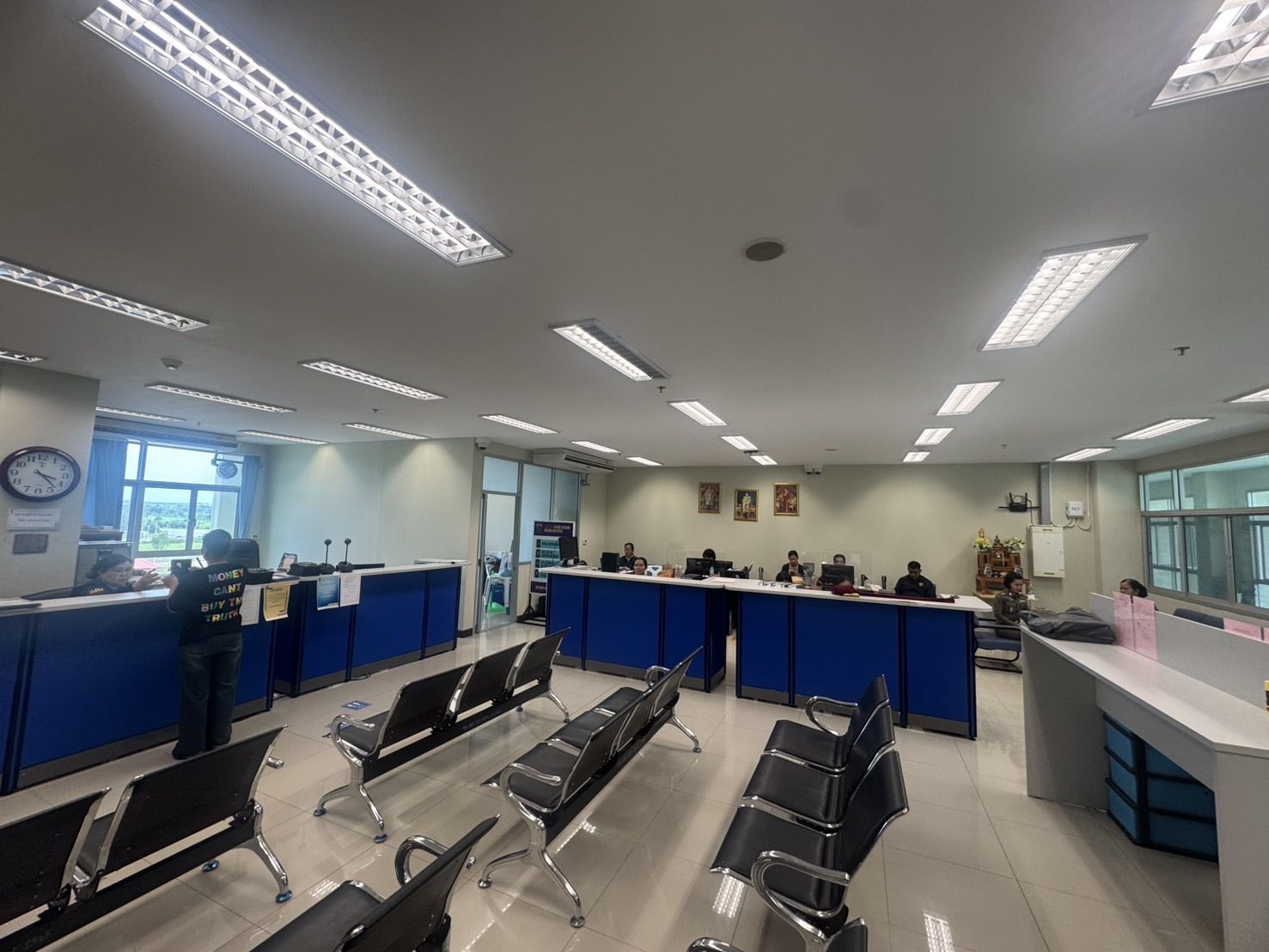 ตรวจคนเข้าเมืองจังหวัดสุรินทร์ตั้งศูนย์ปฏิบัติการชั่วคราวเพื่ออำนวยความสะดวกให้กับประชาชน