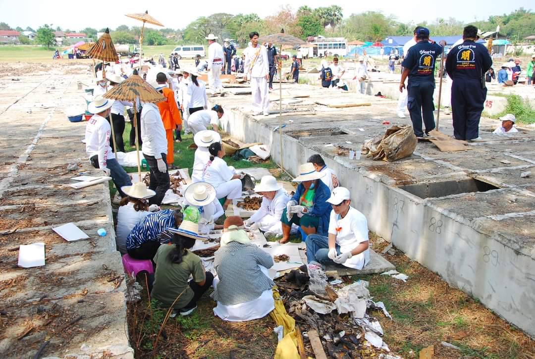 มูลนิธิหลักเสียงเซี่ยงตึ๊งโคราช จัดงานมหากุศลล้างป่าช้าเก็บศพไร้ญาติกว่า 2.5 พันศพ