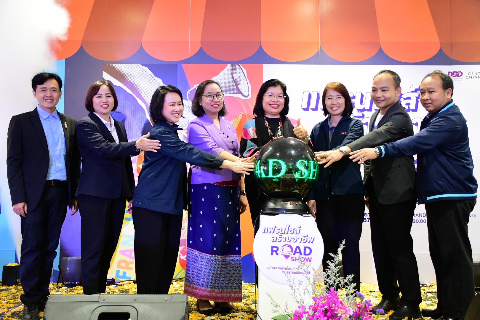 พาณิชย์ผนึกกำลังฟื้นฟูน้ำท่วมเชียงรายยกทัพแฟรนไชส์ Roadshow 2024 สร้างงานสร้างอาชีพลดความเดือดร้อนภาคธุรกิจ