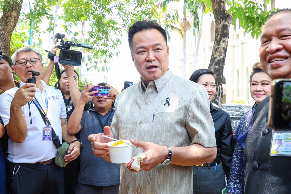 นายกฯ ลงตึกไทยร่วมกิจกรรมสื่อสัมพันธ์  แวะชิมไอติม-ก่อนโชว์ชงมัทฉะ ปล่อยมุก “แปะก๊วยช่วยความจํา”