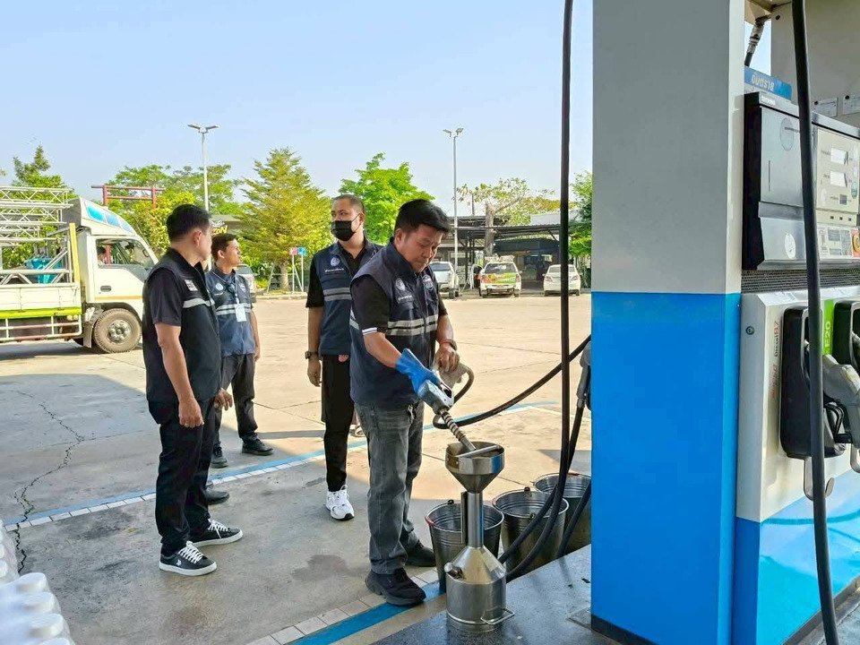 พาณิชย์อ่างทองลุยตรวจปั๊ม! คุมราคา–เช็กหัวจ่าย สร้างความมั่นใจประชาชน