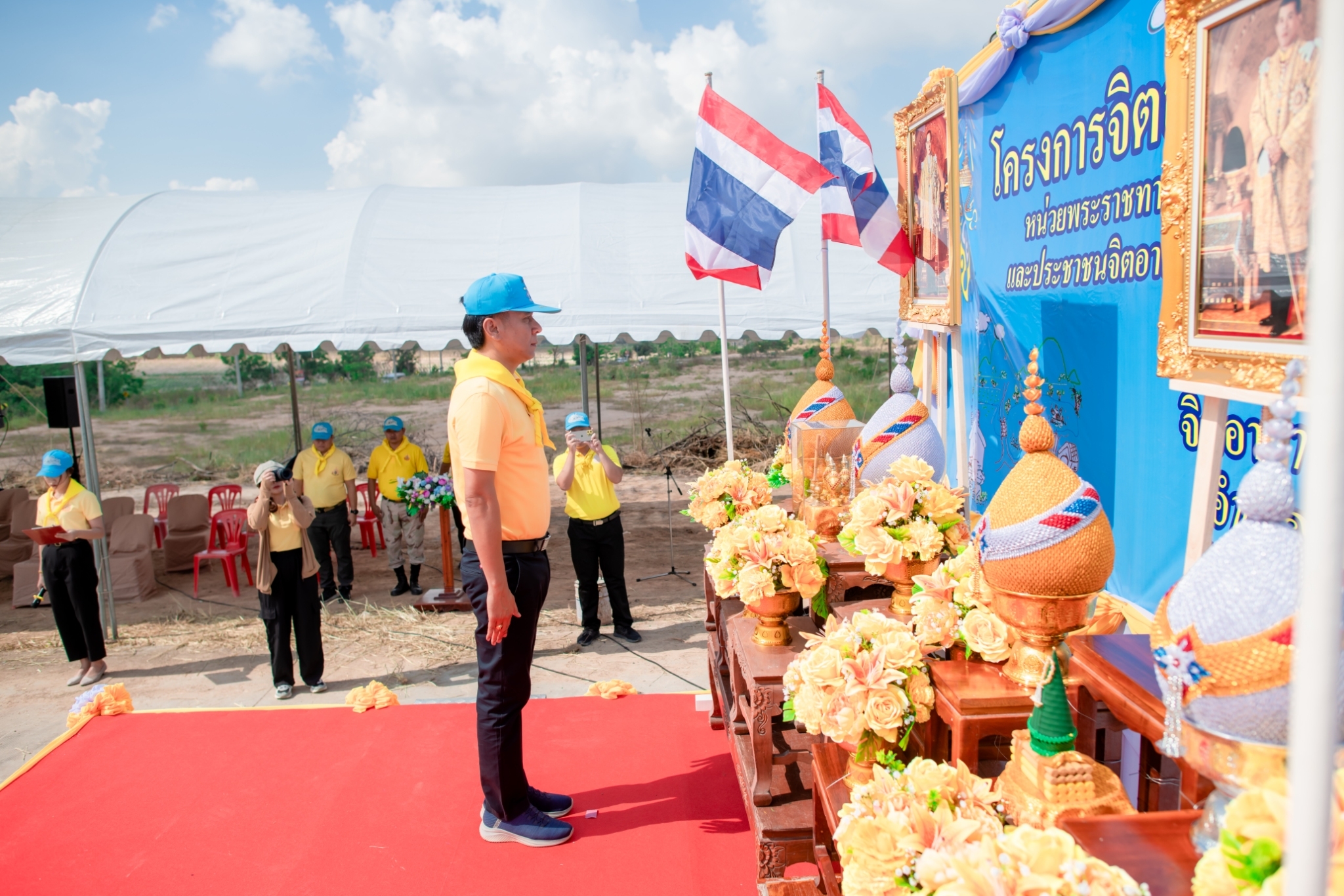 อบต.มาบยางพรจัดจิตอาสาพัฒนาปรับปรุงภูมิทัศน์ปลูกต้นไม้เพื่อถวายเป็นพระราชกุศลเนื่องในวันฉัตรมงคล