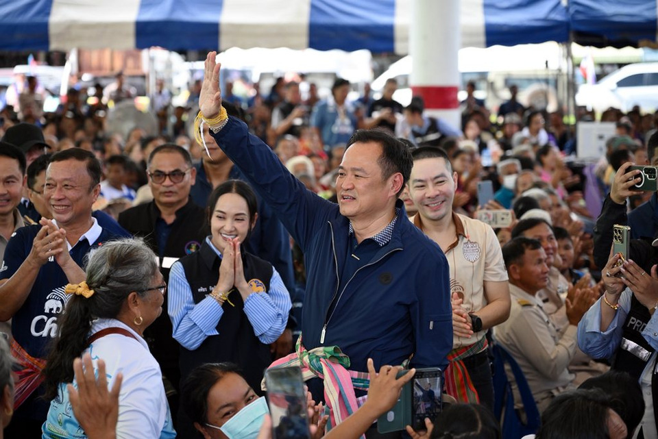 “นายกฯอนุทิน” เยี่ยมชายแดนไทย–กัมพูชา สั่งจ่ายเยียวยาสัปดาห์หน้า ดันโครงการแก้หนี้-ย้ำไม่เปิดด่าน