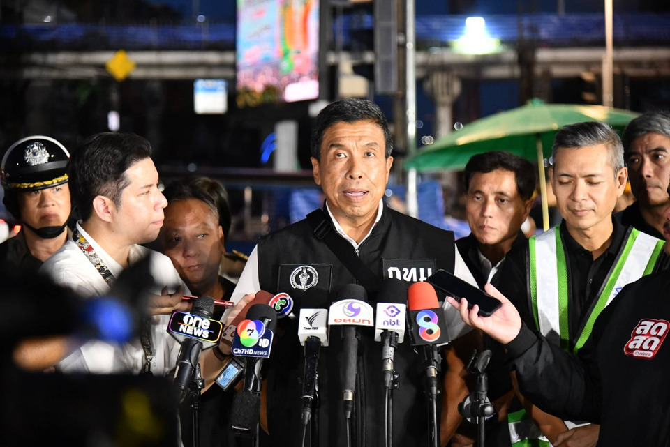 “ชัชชาติ” รุดตรวจเหตุอุโมงค์รถไฟฟ้ารั่ว สั่งอพยพ 3 อาคาร เฝ้าระวังรัศมี 30 เมตร ปิดเส้นทางวงเวียนใหญ่ 