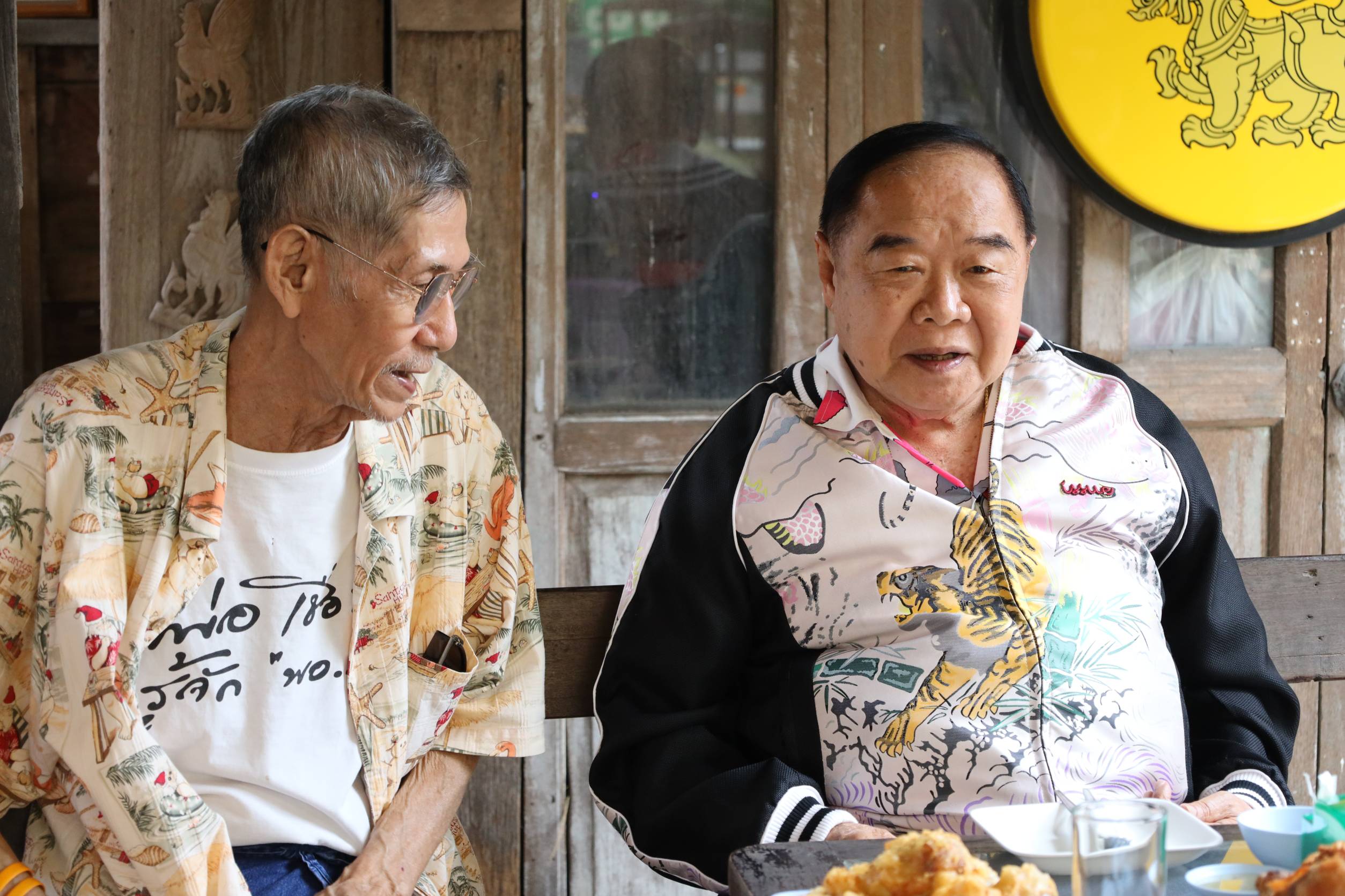 "บิ๊กป้อม"บุกหัวหินพบปะพ่อค้า-แม่ค้า-ประชาชน ช่วยพลิกฟื้นเศรษฐกิจท่องเที่ยว