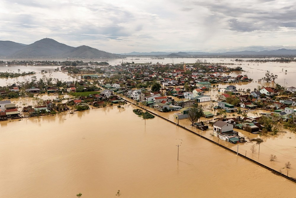 บ้านเรือนพังนับแสนหลัง! “ไต้ฝุ่นบัวลอย” ถล่มเวียดนาม ยอดดับพุ่ง 27 ศพ