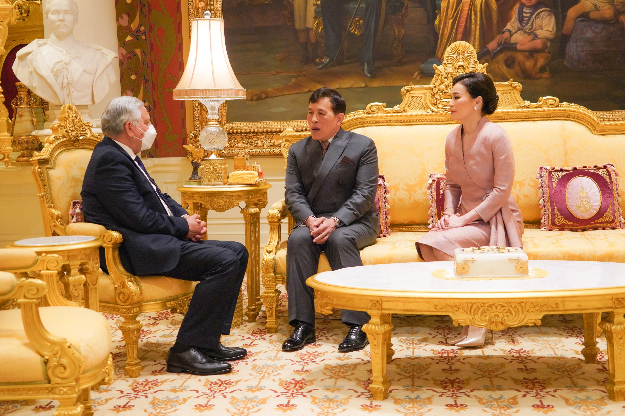 "ในหลวง" พระราชทานพระบรมราชวโรกาสให้ทูตกัวเตมาลา เข้าเฝ้าฯ กราบบังคมทูลลา ในโอกาสพ้นจากหน้าที่