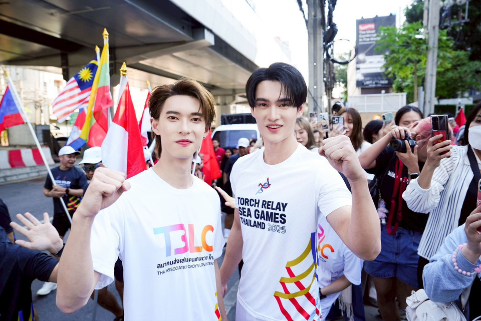 'พาเวล–พูห์' วิ่งถือคบเพลิง “ไฟพระฤกษ์” ซีเกมส์ 33 ส่งต่อไฟแห่งมิตรภาพทั่วอาเซียน