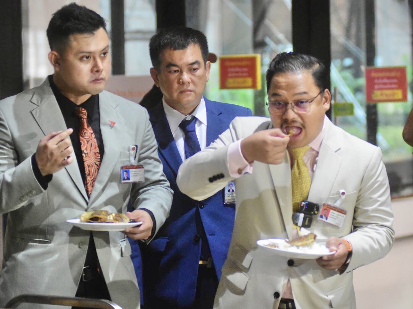 “ณัฐชา” โวยถูกเบรก ! “พิเชษฐ์” ห้ามถ่ายภาพเพื่อนสส.ชิม “ปลาหมอคางดำทอด” ลั่นตาย เป็นตายถ้าไม่ได้เสนอญัตติด่วนตรวจสอบ