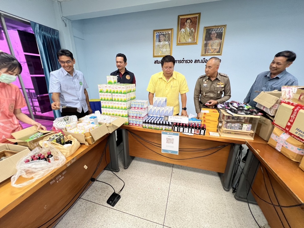 รวบพ่อค้าบุหรี่ไฟฟ้าตราด พบขายยาแก้ไอ-ยาเขียวเหลือง ยึดของกลางเพียบ