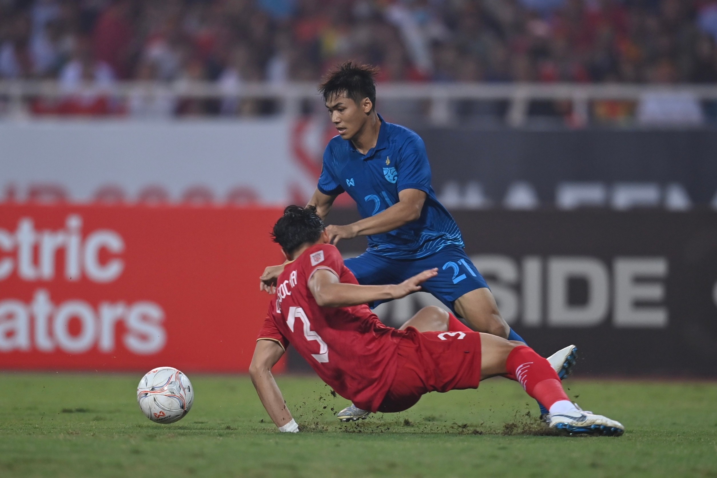 สุดมันส์! "ช้างศึก" บุกเสมอ "ดาวทอง" 2-2 นัดแรก รองชิงฯอาเซียนคัพ