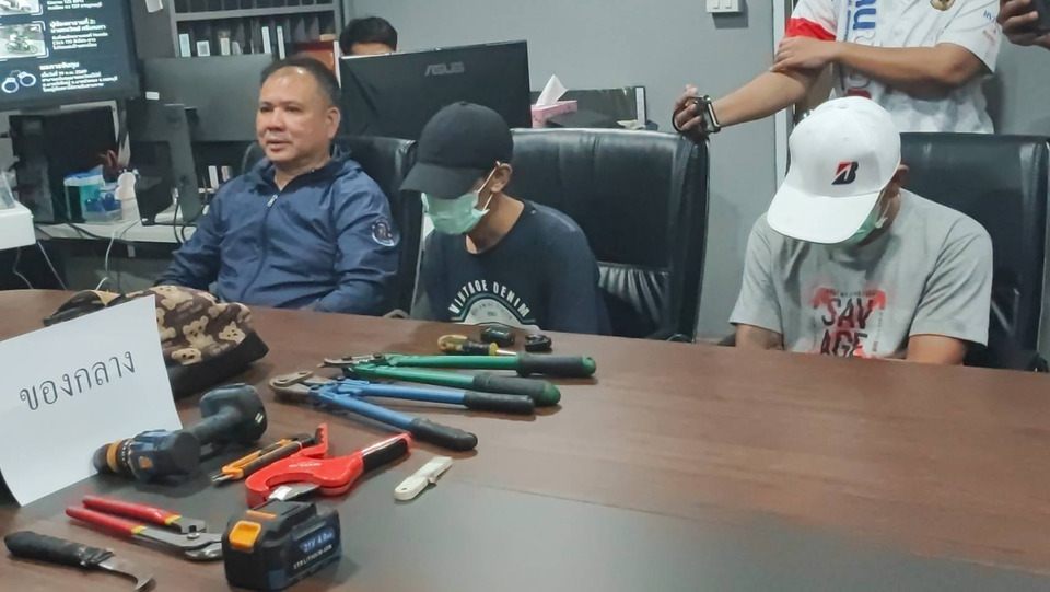 ตร.ปทุมธานี รวบแก๊งตัดสายสื่อสาร โยนประทัดป่วนก่อนหนี สารภาพก่อเหตุครั้งแรก