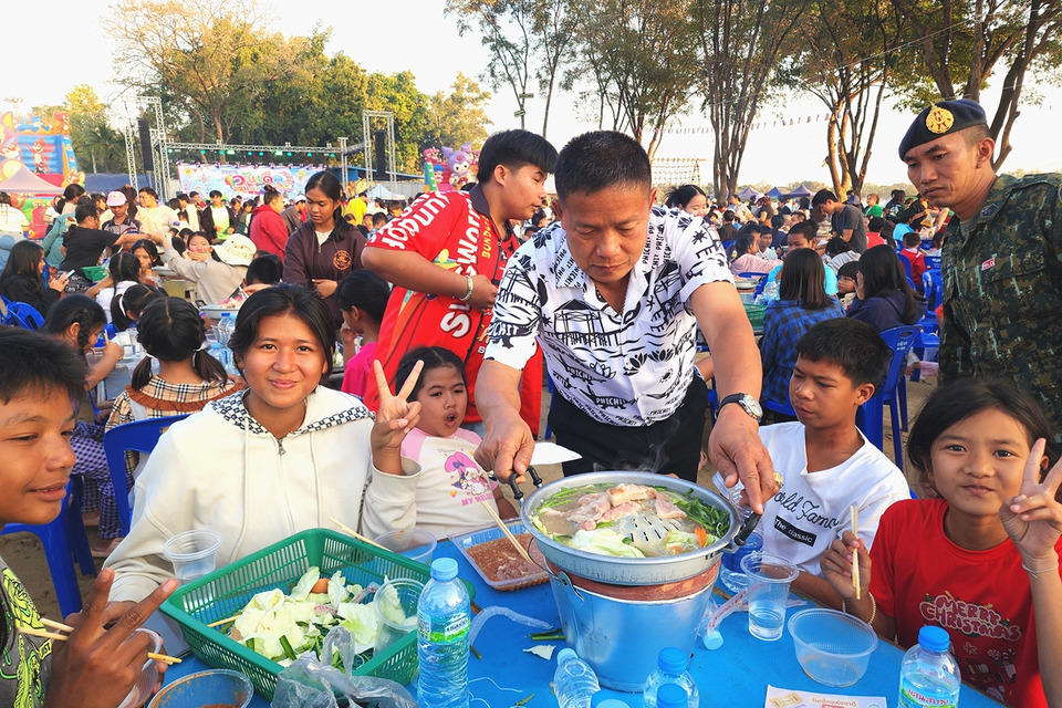 พิจิตรจัดหนักวันเด็ก! รองผู้ว่าฯ เปิดปาร์ตี้หมูกระทะให้เด็กกินฟรี 200 โต๊ะ อิ่มกว่า 1,600 คน
