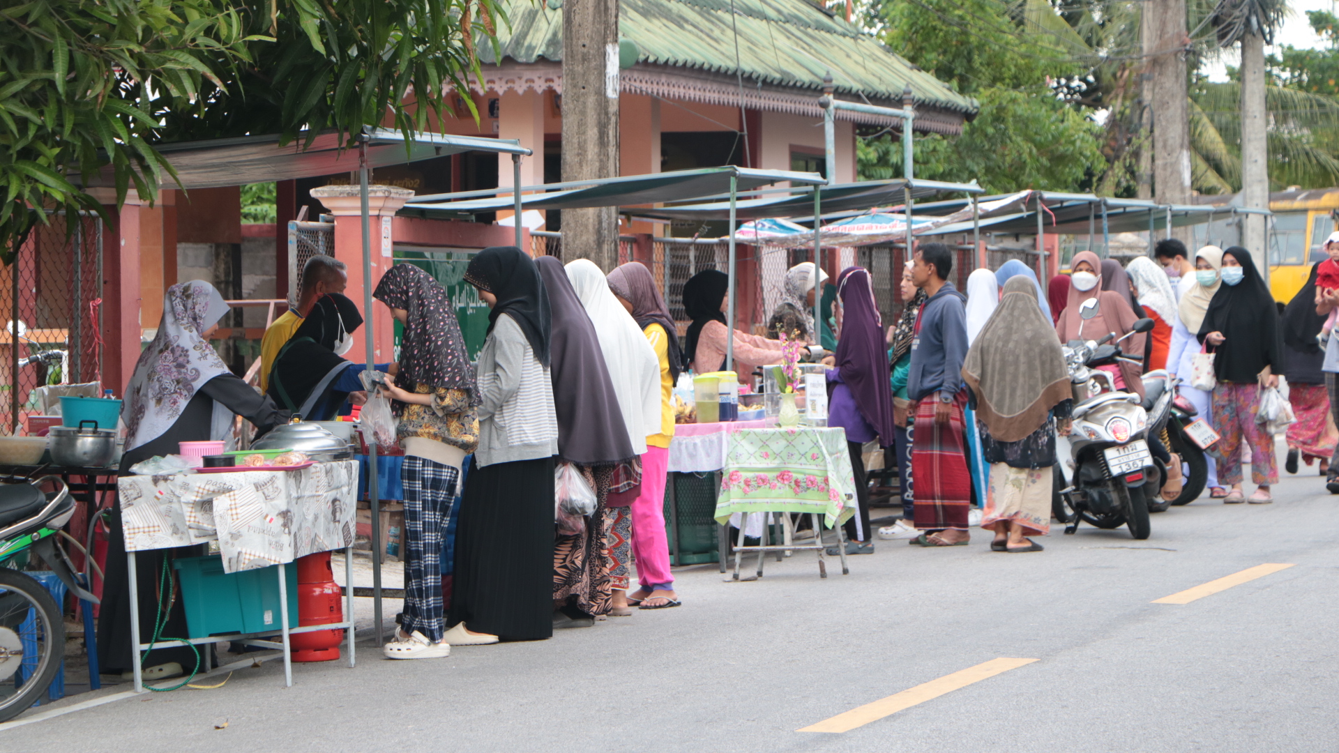 ส่อง!!อาหารพื้นบ้าน-ขนมโบราณตลาดนัดชุมชนยะกัง 2 นราธิวาสเพียง 3 ชั่วโมงก็หมดแล้ว