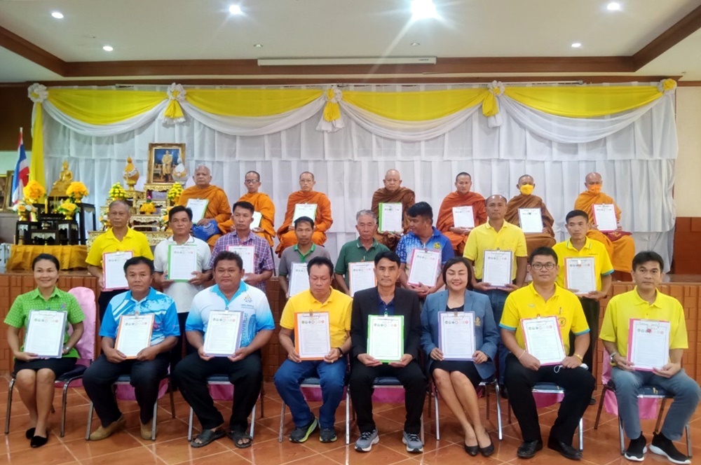 ชาวตำบลท่าม่วง "บ ว ร" ภาครัฐร่วมลงนามโครงการวัดประชารัฐสร้างสุขพัฒนาที่ยั่งยืนอำเภอเสลภูมิ  