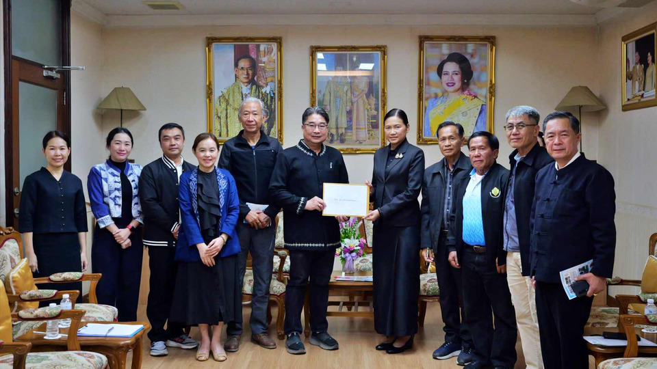 “สภาลมหายใจพะเยา” ยื่นข้อเสนอผู้ว่าฯ ผนึกทุกภาคส่วน บูรณาการแก้ไฟป่า–ฝุ่น PM2.5 อย่างยั่งยืน