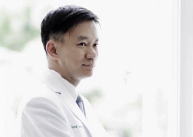 'หมอโอภาส'เตือนคนสูงอายุหรือมีโรคประจำตัว  อย่าออกจากบ้าน ยกเว้นมารับวัคซีน