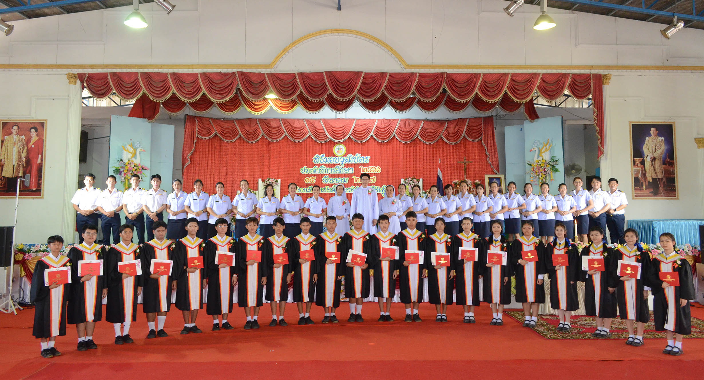 โรงเรียนเซนต์ยอแซฟกาฬสินธุ์จัดพิธีมอบวุฒิบัตรแก่ยุวบัณฑิต