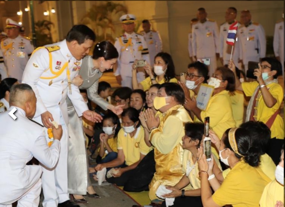 ในหลวงตรัสตอบซีเอ็นเอ็น ทรงรักพสกนิกรทุกคนเหมือนกัน เมืองไทยเป็นดินแดนที่ประนีประนอมกันได้