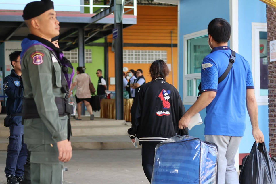 รอง ผบ.ตร.รับคนไทย 162 ชีวิตพ้นกัมพูชา คัดกรอง NRM เข้ม พบลอบเข้าเมือง 92 ราย รวบเพิ่ม 6 หมายจับแก๊งสแกมเมอร์