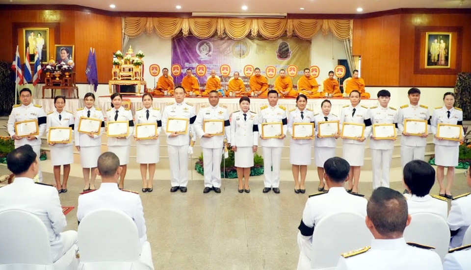 ฉะเชิงเทราจัดงานวันข้าราชการพลเรือน ประจำปี มอบเกียรติบัตรข้าราชการดีเด่น