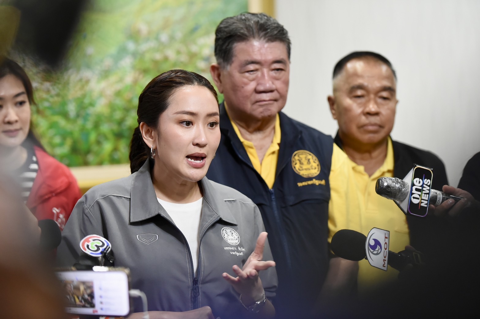 "นายกฯ" นัดถกรับมือน้ำท่วมพรุ่งนี้ที่ทำเนียบฯ สั่งด่วนตั้ง “ศูนย์ช่วยเหลือฯ-คกก.อำนวยการบริหารสถานการณ์อุทกภัยฯ"