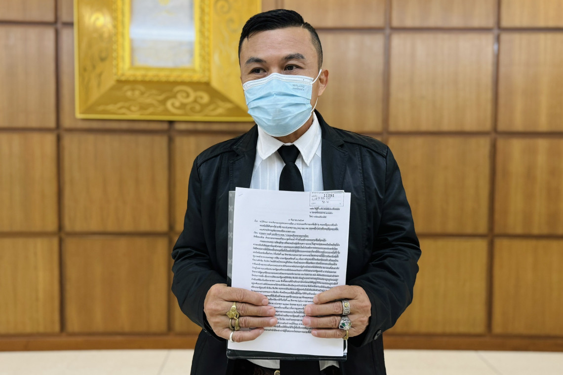  บุกร้องกกต.ยุบ6พรรค